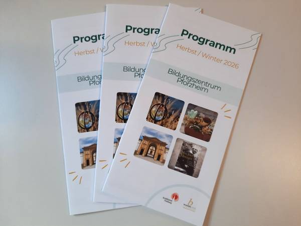 Ansicht auf die Titelseite des Programmhefts des Bildungszentrums Pforzheim